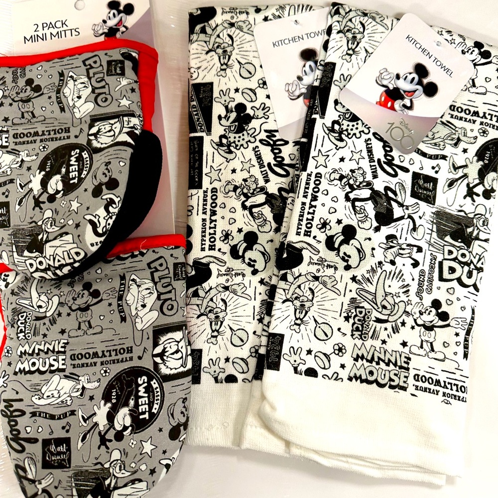 Retro Mickey Mouse Towels and Mini mitts set